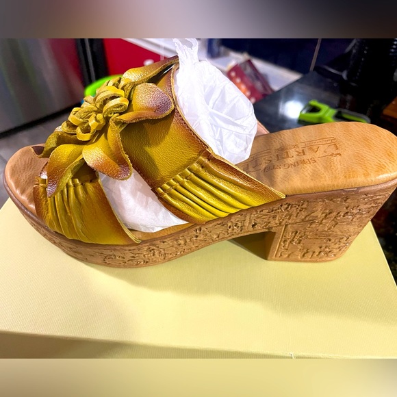 French inspired vintage flower, hand painted leather. Cork inspired chunky heel - Picture 1 of 3